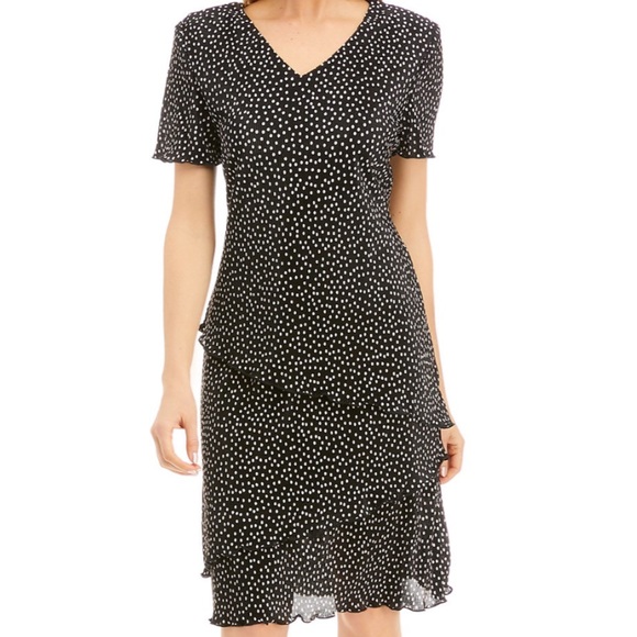 connected apparel Dresses & Skirts - 🆕 🎉HP🎉Connected Apparel
Women's Short Sleeve Polka Dot Dress